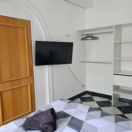 La 4 Apartment *